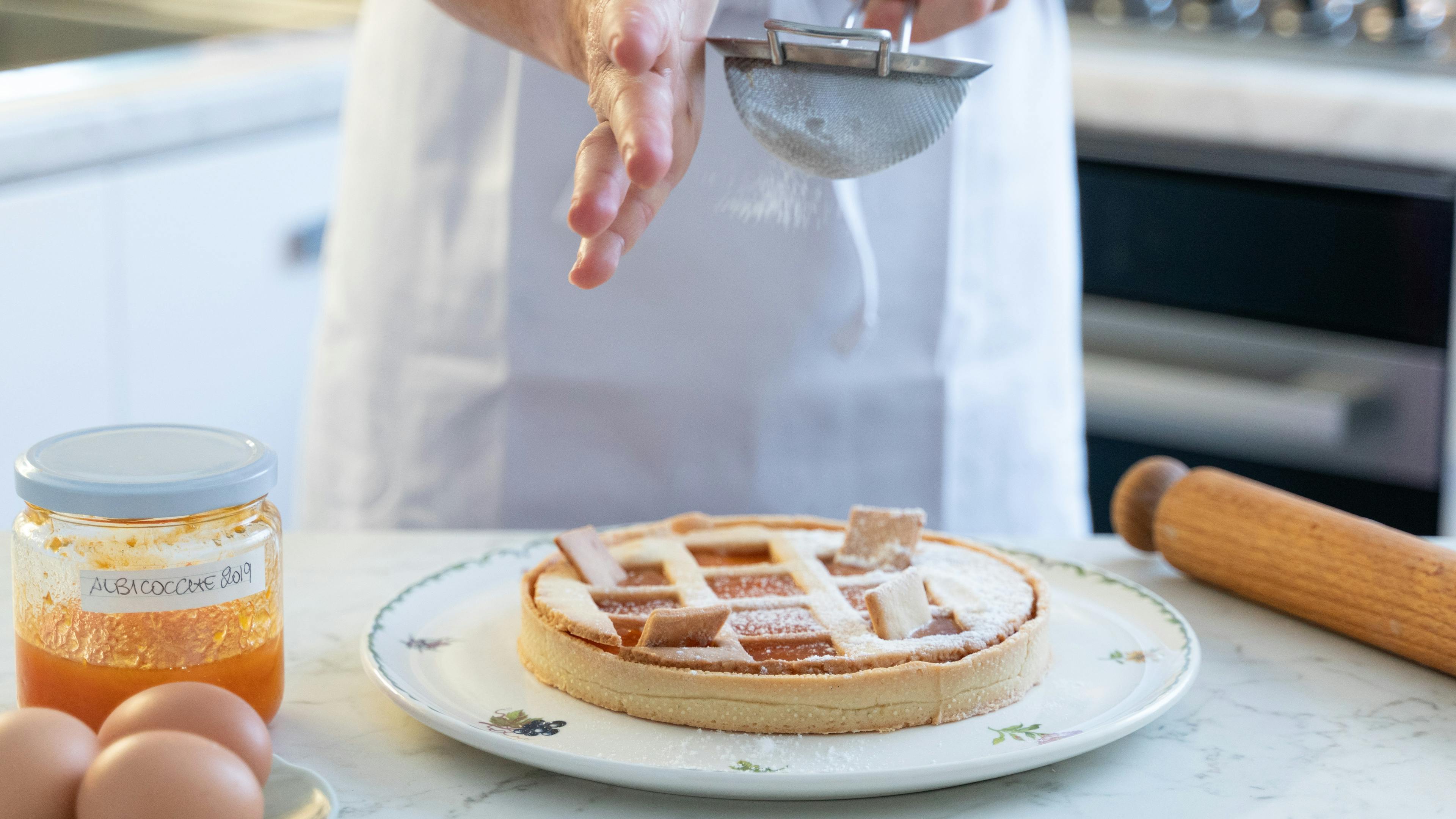 Crostata con composta di albicocche e cardamomo