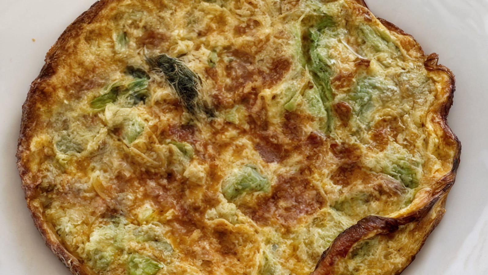 Frittata di pane e gambi di broccoli