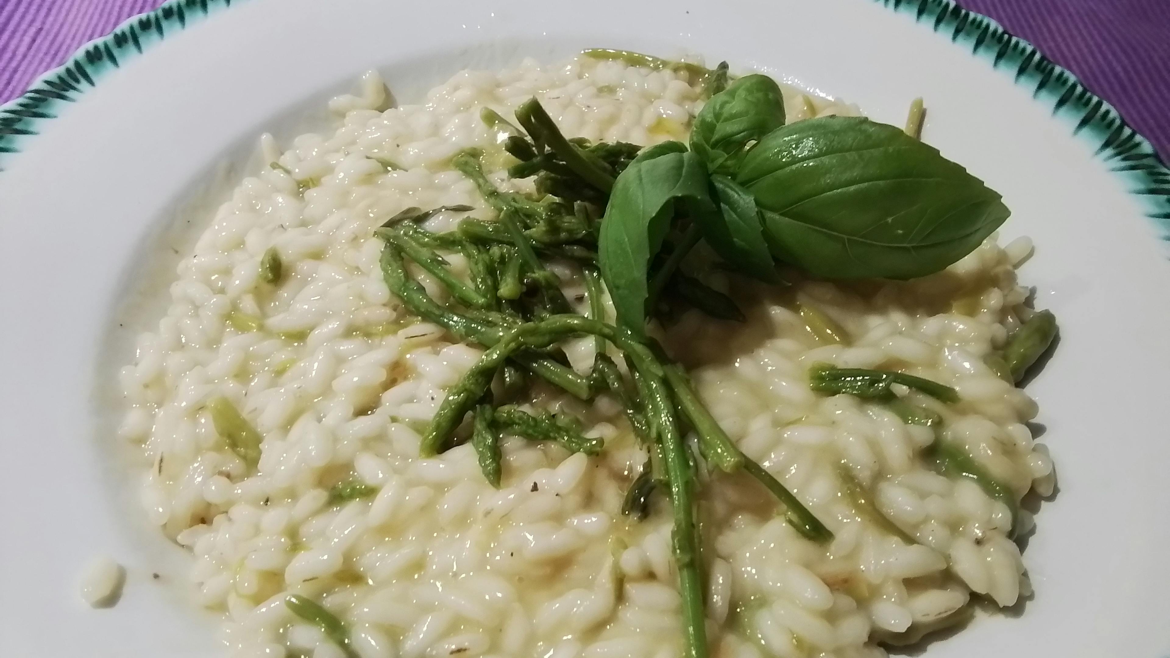 Risotto agli asparagi selvatici con erbe di primavera