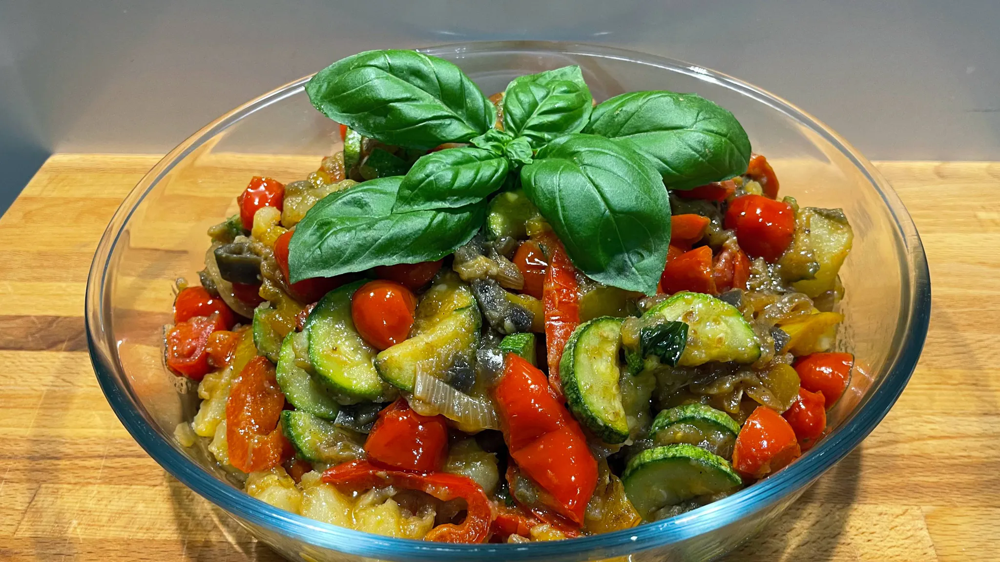 Fricandò Romagnolo, vegetables, basil