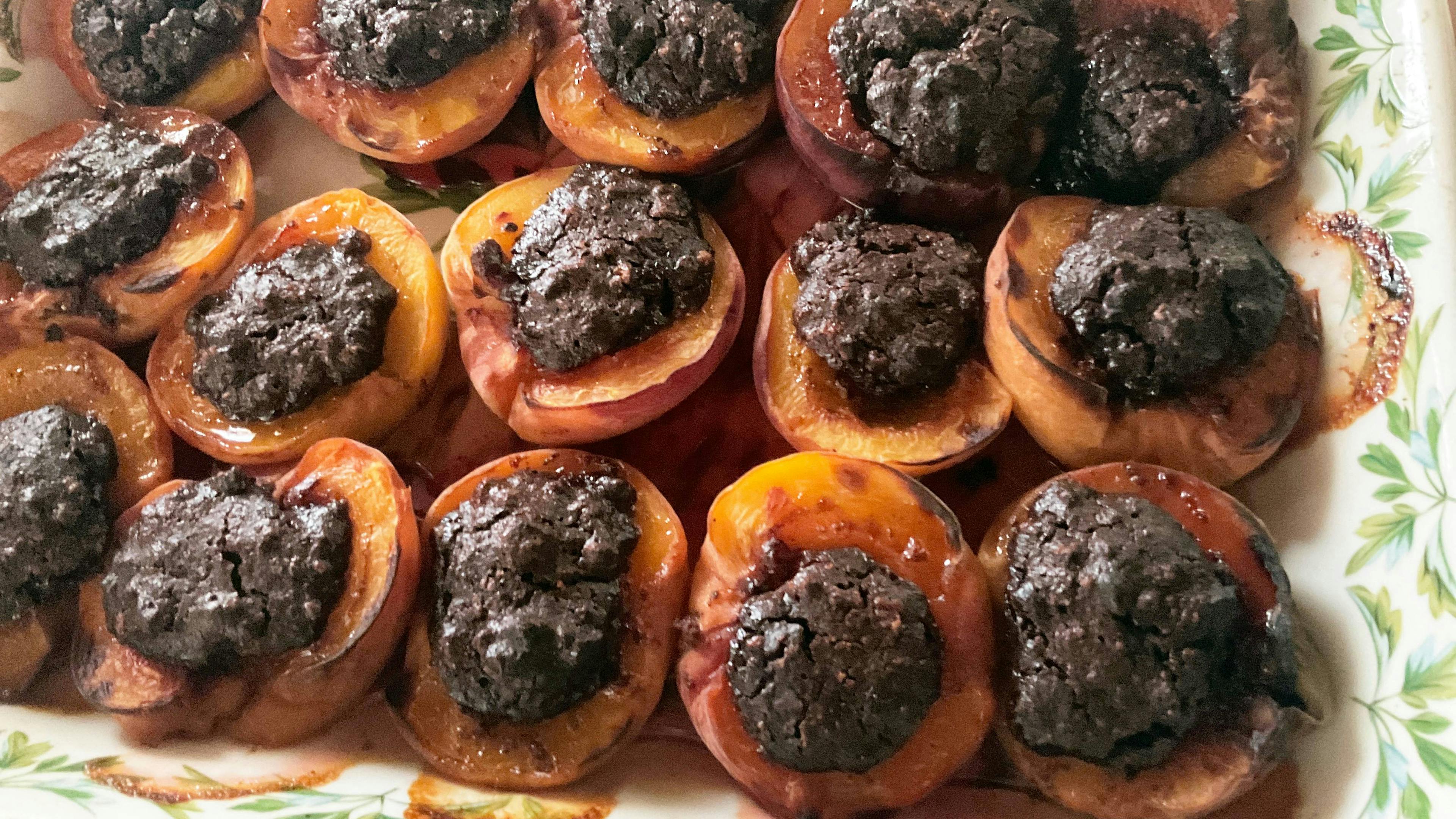 Stuffed peaches with chocolate and amaretti, traditional Piedmontese recipe