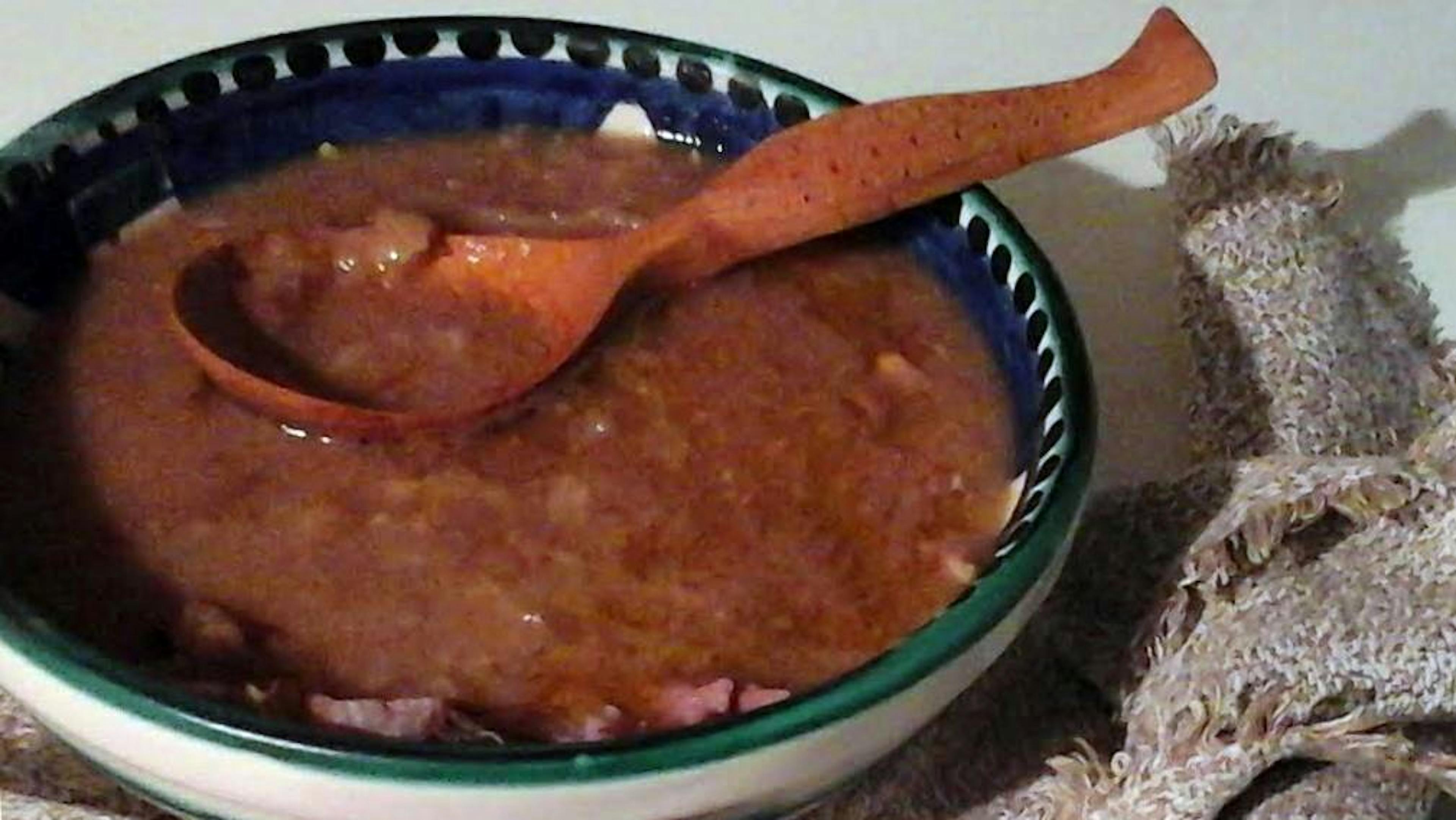 Pasta e fagioli con croste di parmigiano