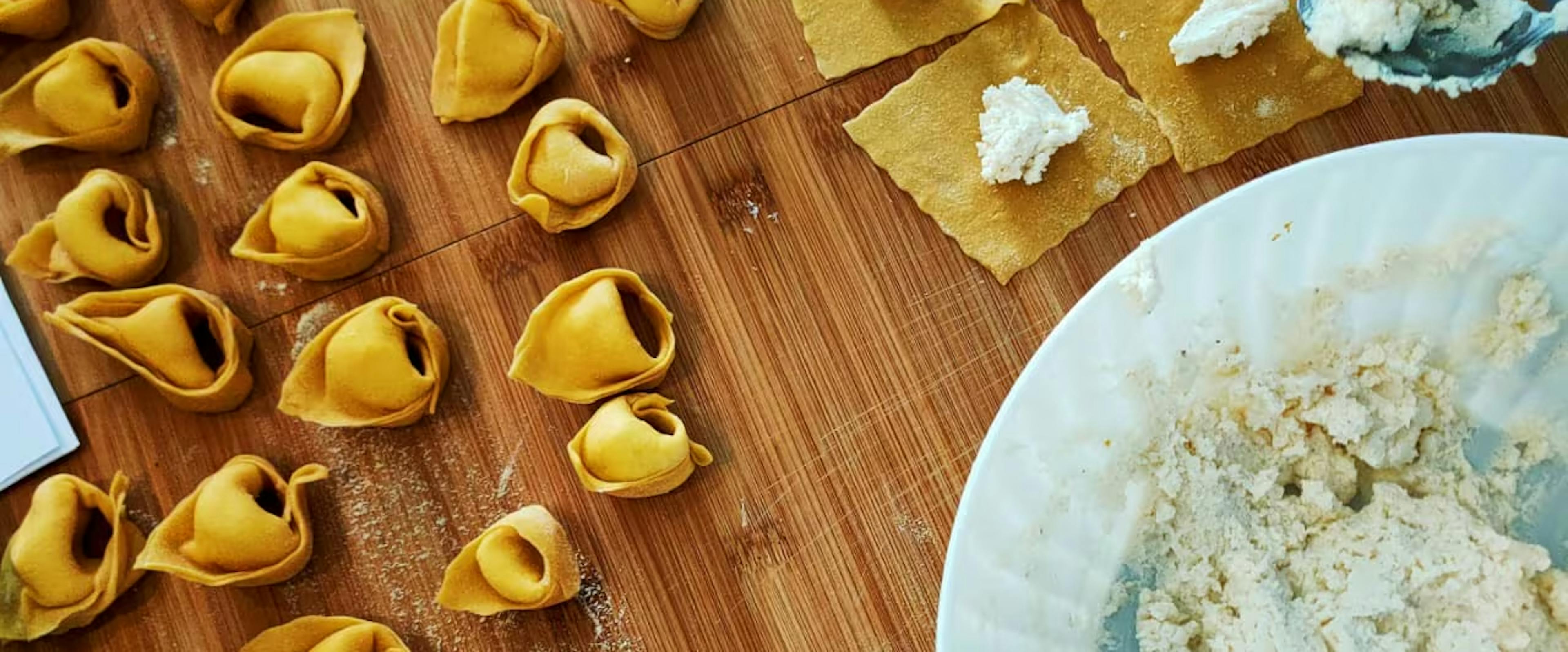 Tortelli on a cutting board with ricotta, cooking class