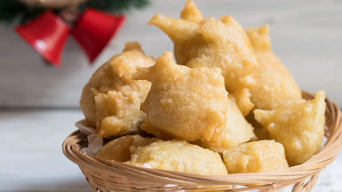 Pettole, also known as pittule, a traditional Apulian treat enjoyed at Christmas or on St. Martin’s Day