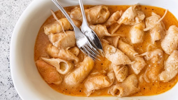 Small steaks in yellow sauce