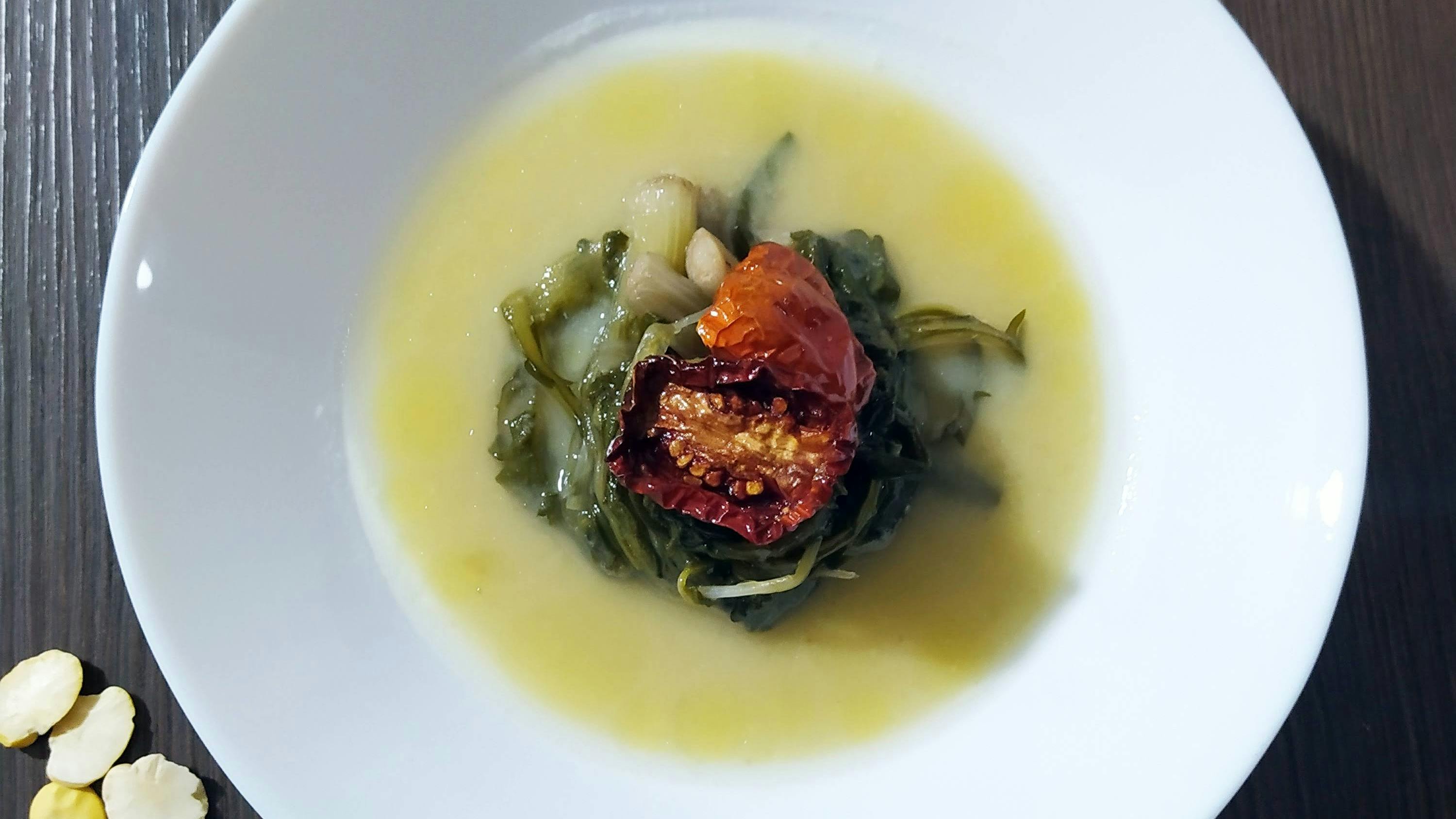 Purè di fave con cicoria selvatica