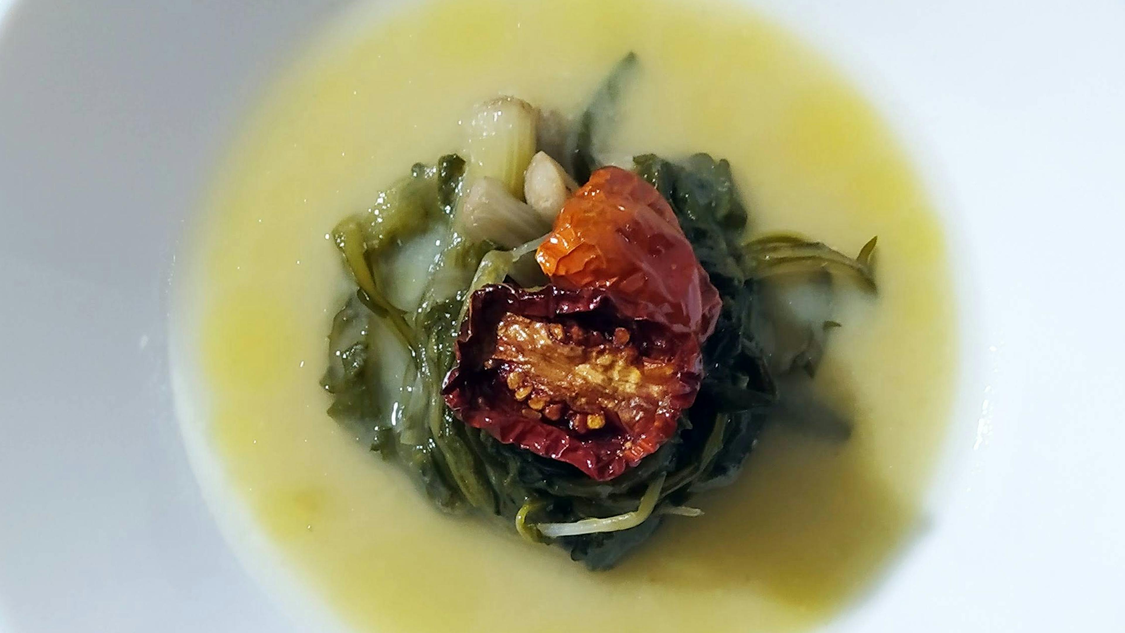 Purè di fave con cicoria selvatica