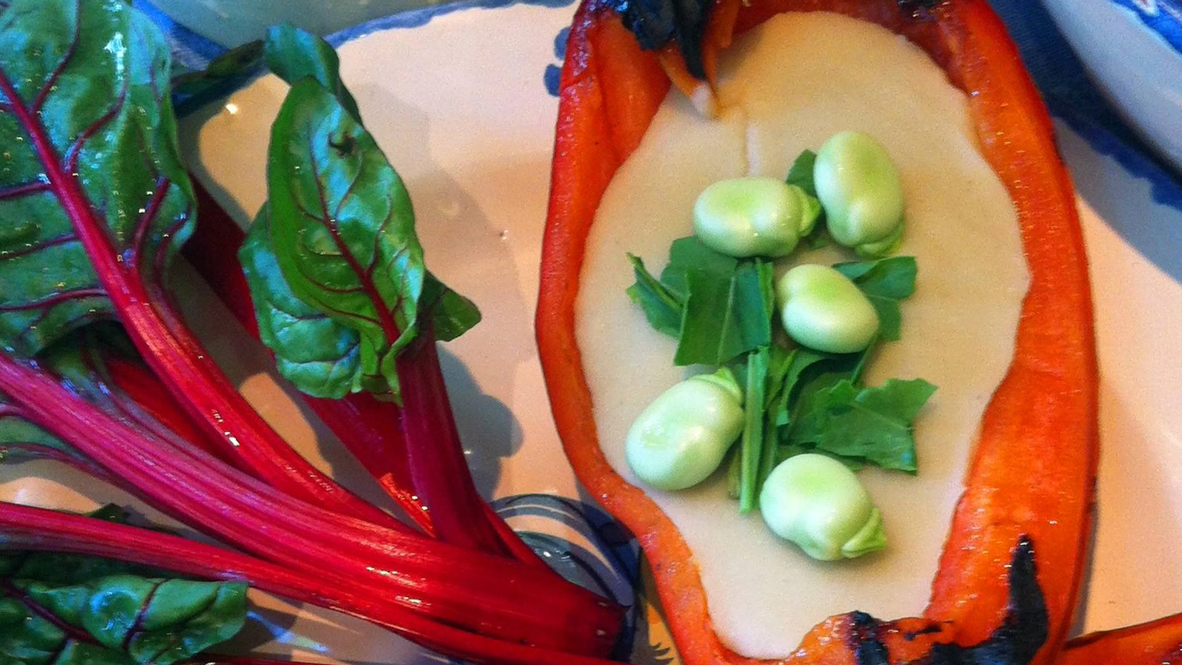 Broad beans and baby broad beans in a pepper nest, a spring recipe from Puglia