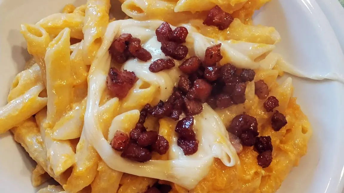 Mezze maniche with asparagus cream, crispy pancetta cubes and peppered pecorino fondue