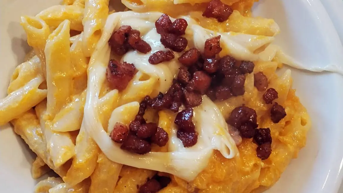 Mezze maniche with asparagus cream, crispy pancetta cubes and peppered pecorino fondue