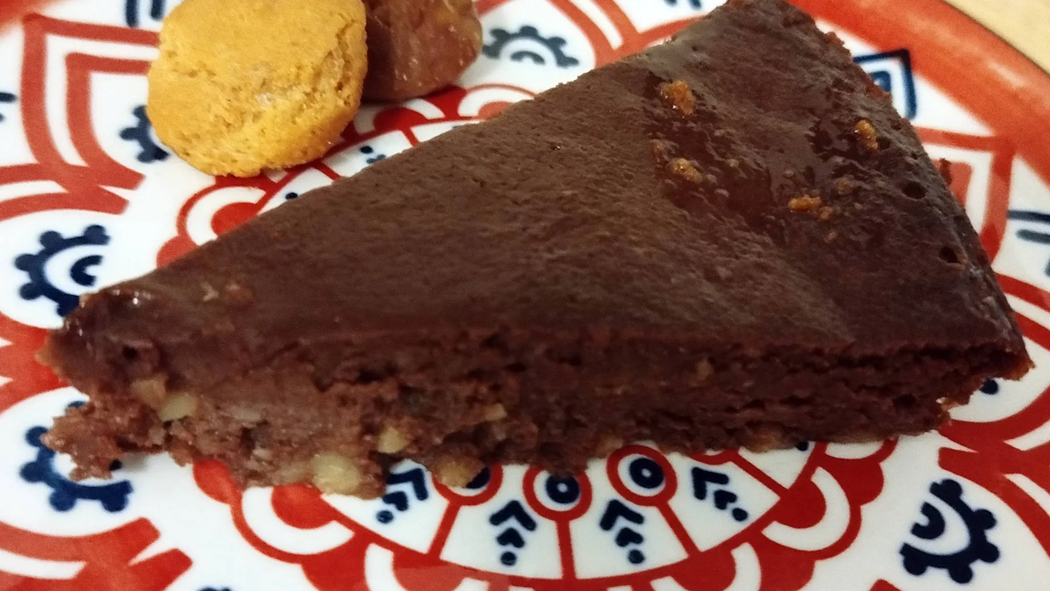 Une part de gâteau aux châtaignes, un dessert typique du Piémont.