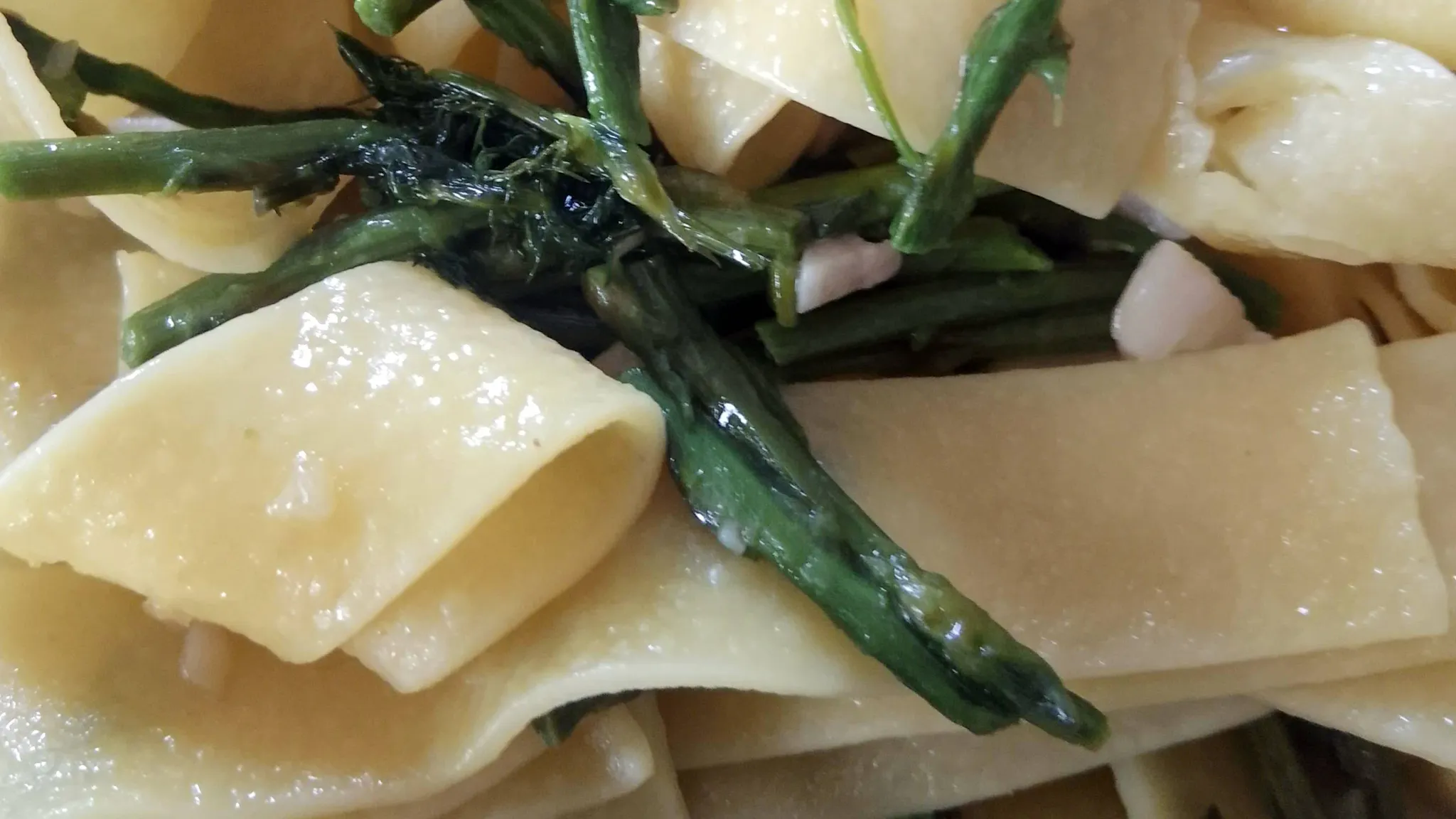 Tagliatelle with asparagus and sausage