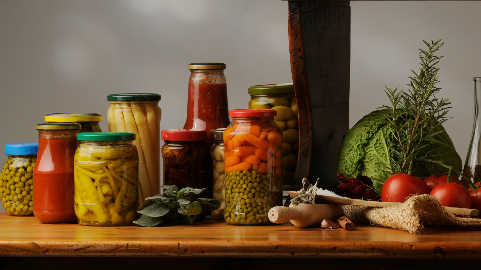 Giardiniera: fresh vegetables in a jar
