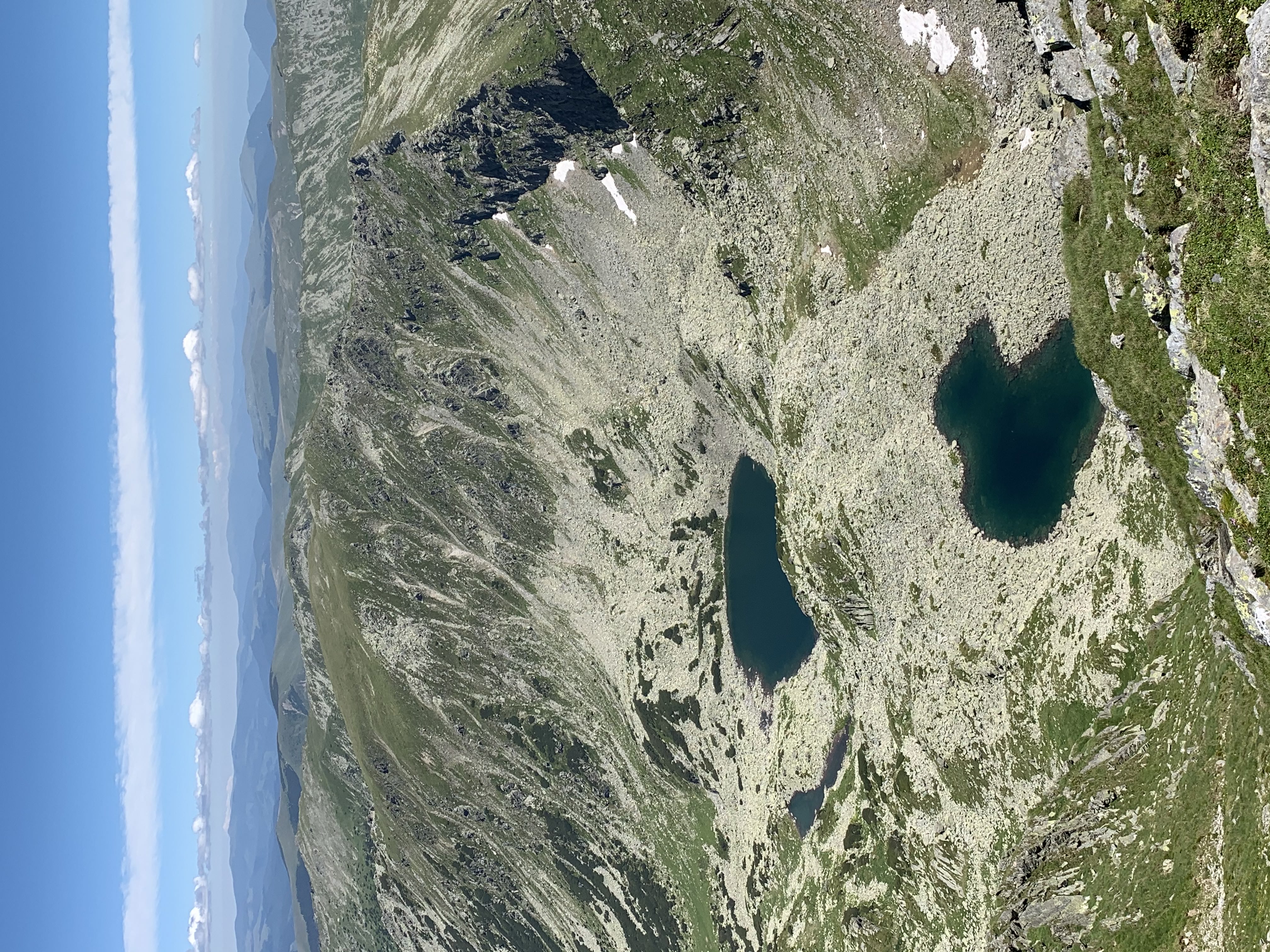 Lacul Roșiile cu vedere din Vârful Parângul Mare