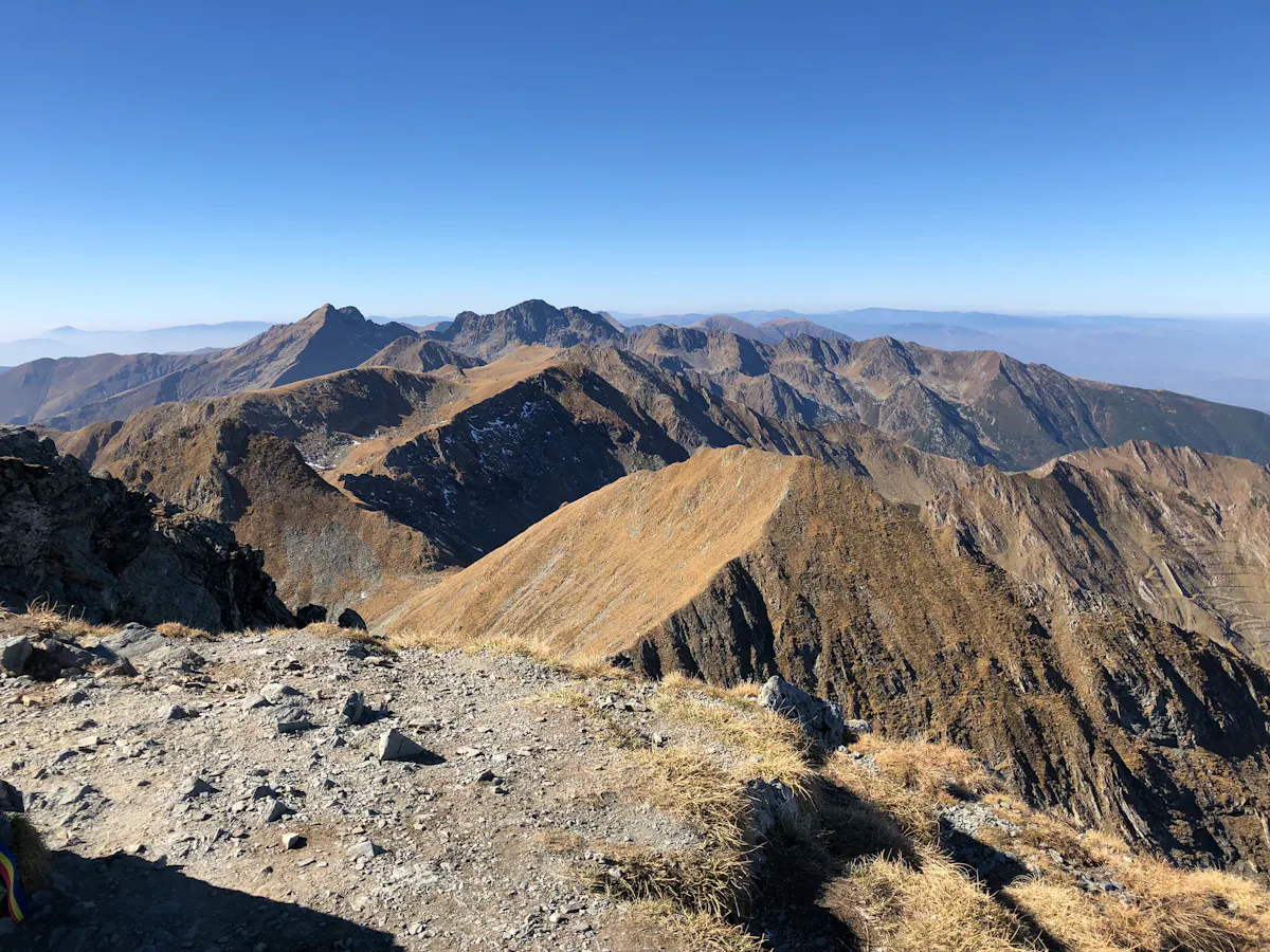 Vedere de pe Vârful Vânătarea lui Buteanu înspre Vârful Negoiu
