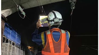 <東海旅客鉄道株式会社様 夜間に足場を設置していたものを動画撮影に置き換えるイメージ>
Video recordings can be added to TRANCITY instead of risky nighttime inspections in a short time. Courtesy Central Japan Railway Company.