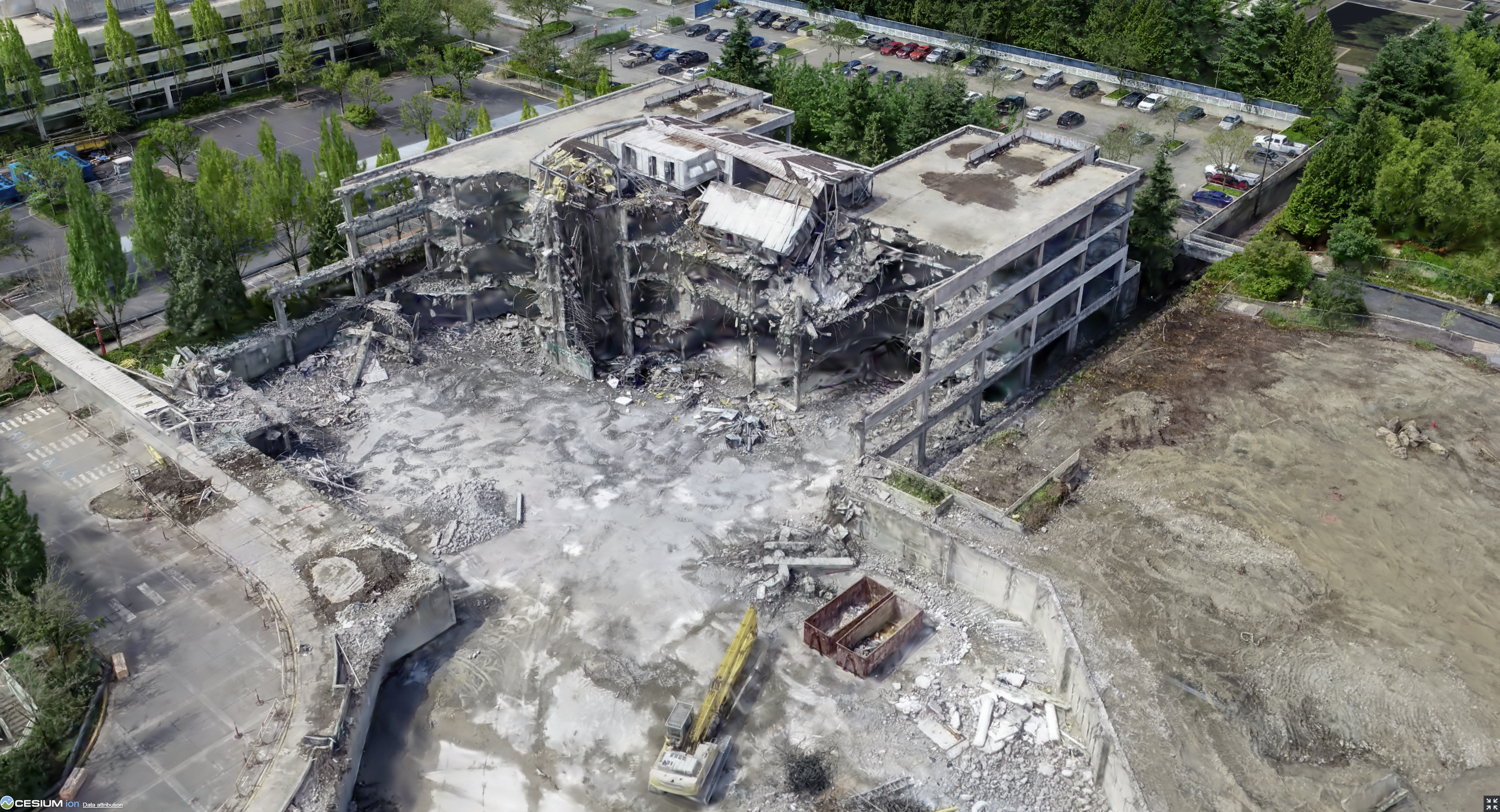 3D Gaussian splats enable high-fidelity accurate visualizations of thin-and-long assets like cranes, building materials, power stations, and cell towers.