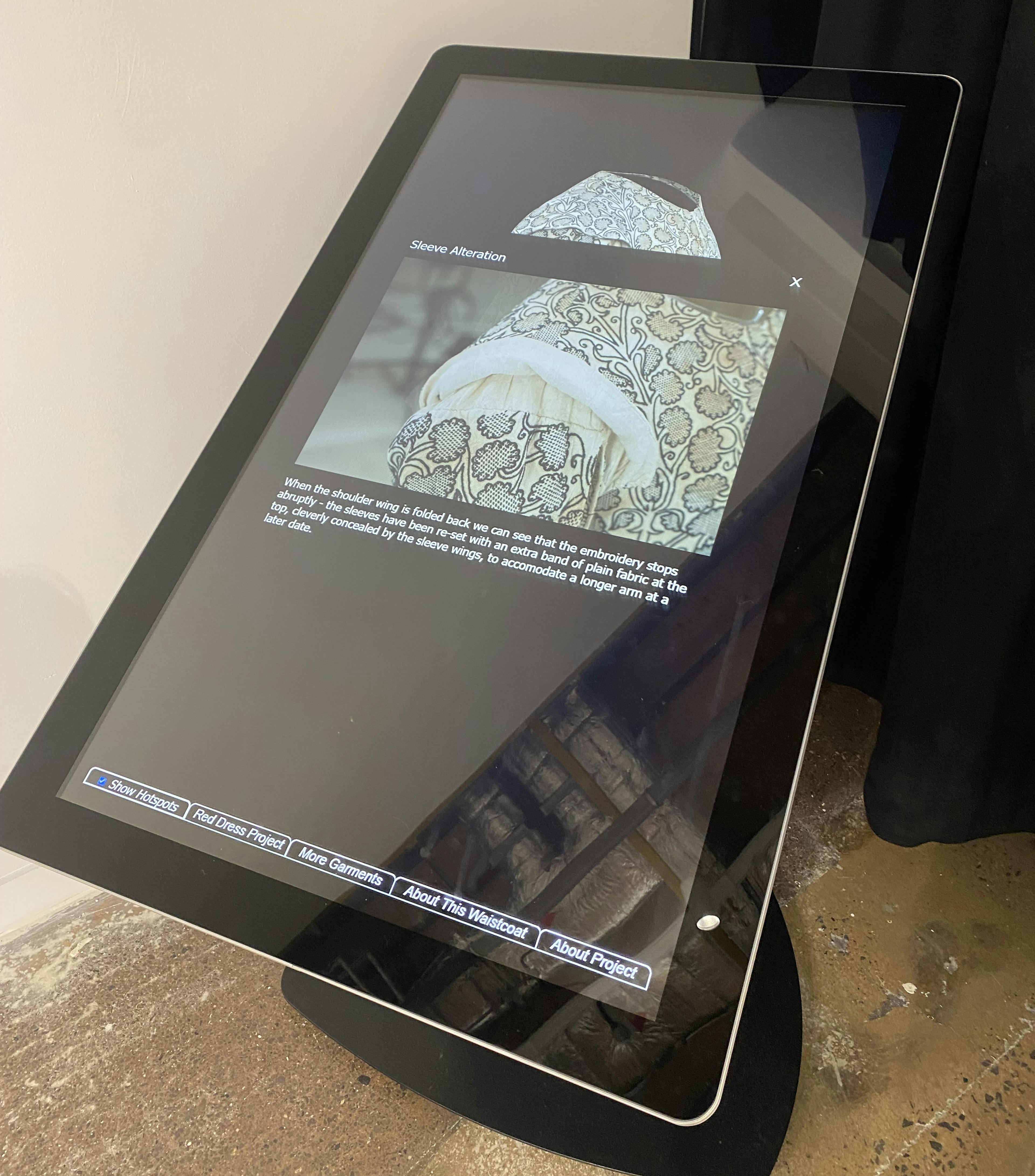 Webviewer on large-format touchscreen