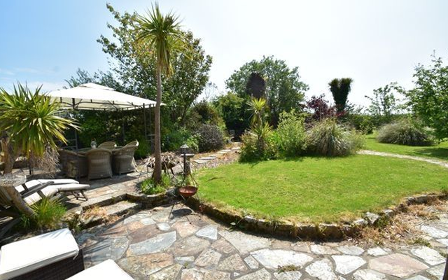 trewenna+barn+conversion+garden+sun+terrace.png
