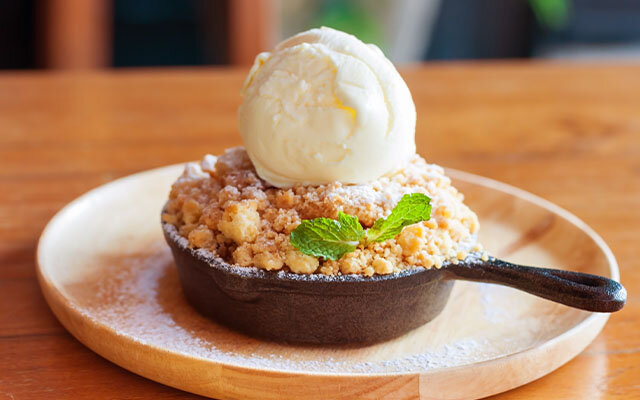 rhubarb+ginger+gin+crumble.jpg