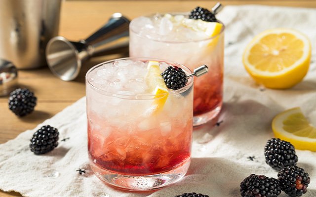 Bramble mocktail