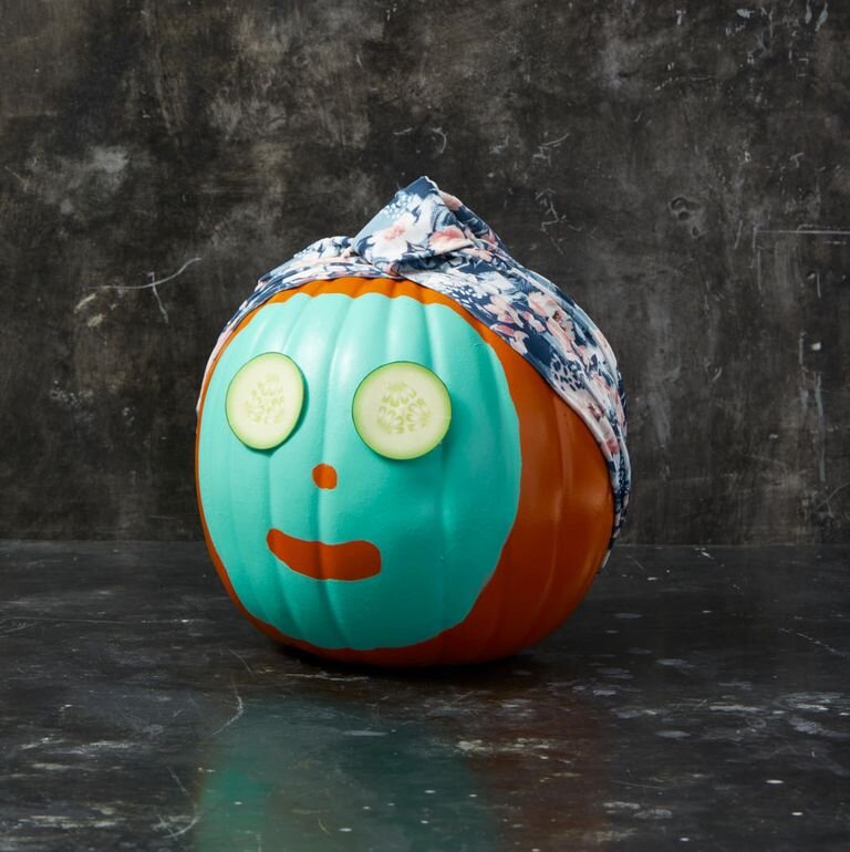 It’s a simple idea but, personally, we’re here for it! Treat yourself with this spa-inspired pumpkin! (Via GoodHousekeeping)