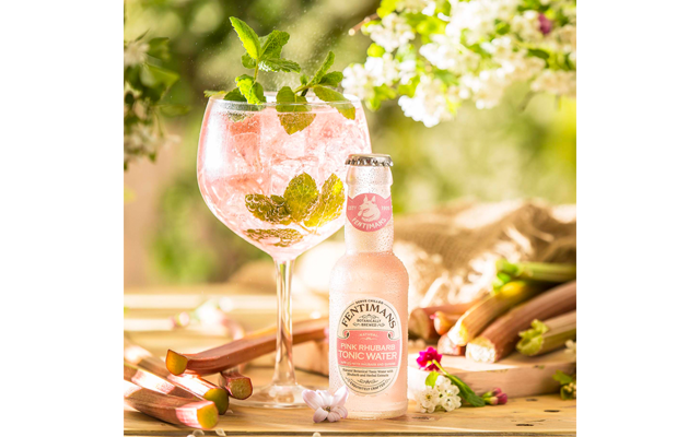 rhubarb+elderflower+fentimans+cocktail.png