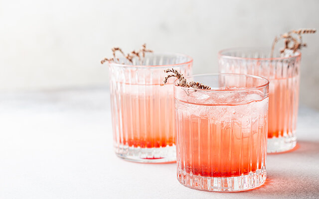 Grenadine and gin cocktail 640.jpg