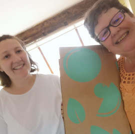 debbie+and+daughter+box.jpg