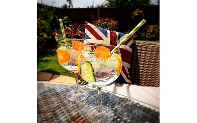 Making the most of the sunshine! Simon H took his Perfect G&T outside for a spot of al fresco sipping!