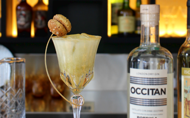 Ritono A-morbello Occitan Cocktail with biscotti and cream