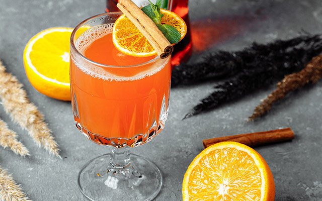 Winter gin aperol spritz