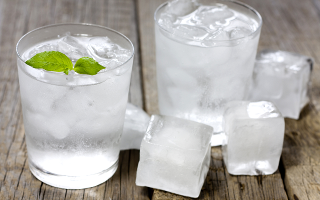 gin cocktail party ice