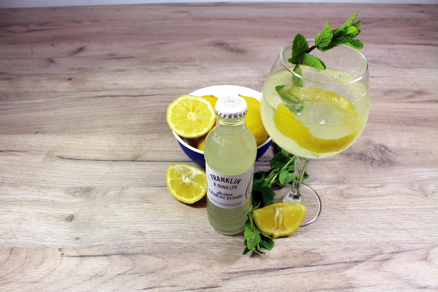 Franklin and Sons Sicilian Summer Serve Lemon Tonic Gin and Tonic with lots of lemons