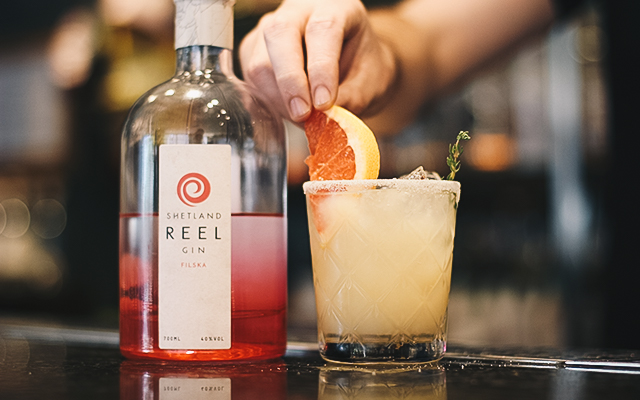Salty Sea Dog grapefruit thyme gin cocktail