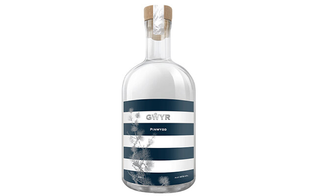 GŴYR Pinwydd Gin