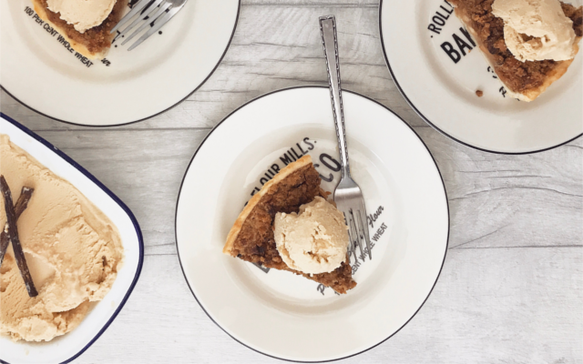 Kongsgaard Gin Apple Pie with vanilla ice cream and cinnamon sticks