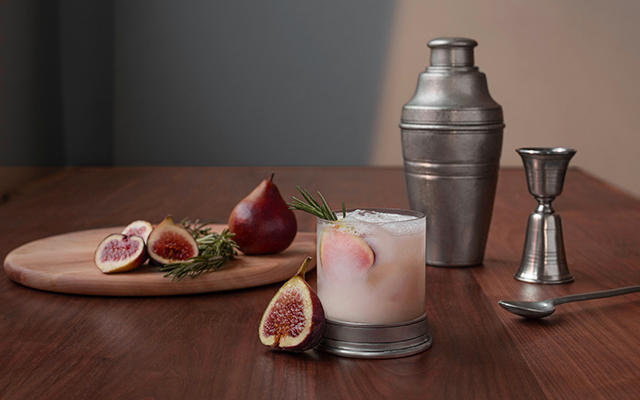 fig-sour-cocktail-shaker-US.jpg