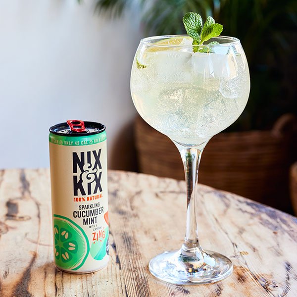 Gin and mint cocktail with cucumber