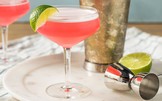 COSMOPOLITAN COCKTAIL 640.jpg