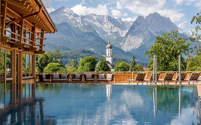 werdenfelserei-pool-bar.jpg