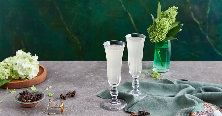 Bramley+Fizz+Gin+Cocktail+Recipe.jpg