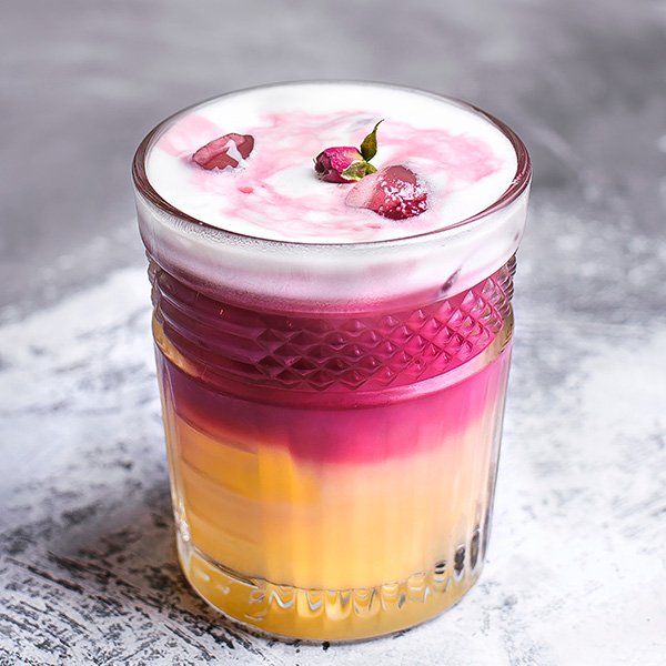 Layered gin cocktail