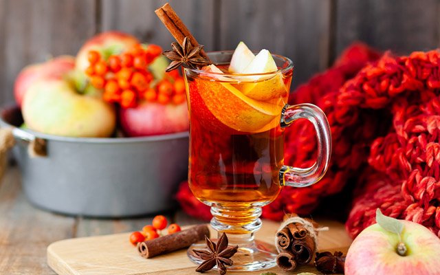 Hot cocktail with mint tea, gin and apple juice