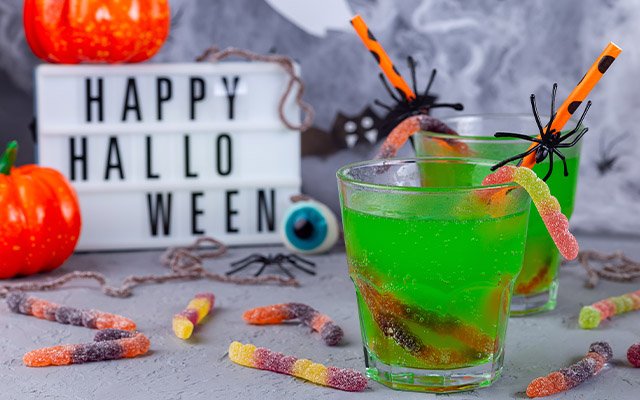 Candy Halloween cocktail garnish idea