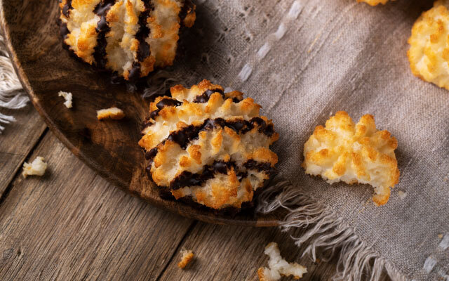 Coconut, chocolate and gin macaroon recipe