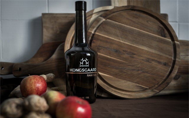 Kongsgaard Gin with Apples and chopping board