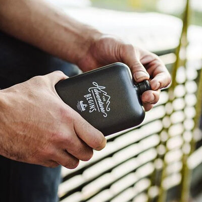 Outdoor Drinking Accessories Hipflask 1.jpg
