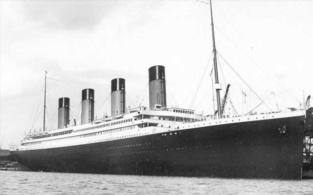 Titanic old photograph black white