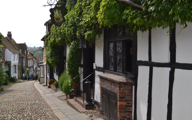 outside+the+mermaid+inn+rye.png